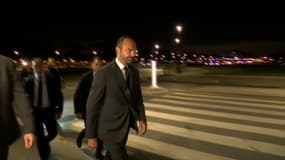 Les images d'Édouard Philippe à sa sortie des Invalides après s'être recueilli devant la dépouille de Jacques Chirac