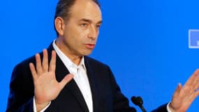 Jean-François Copé, président de l'UMP, aurait ourdi un "coup monté" pour remporter l'élection à la tête du parti face à François Fillon en novembre dernier, selon un livre paru jeudi.