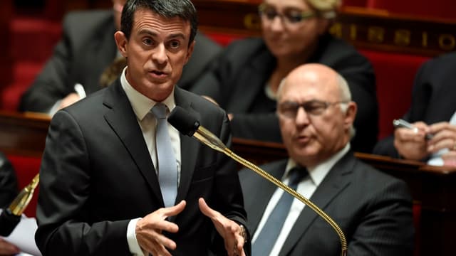 Manuel Valls s'est adressé aux députés PS pour leur signifier le report de la réforme.