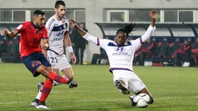 Mohamed Larbi se montre efficace devant Bakary Koné et Maxime Gonalons