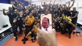 John Textor dans le vestiaire de Botafogo, en visio