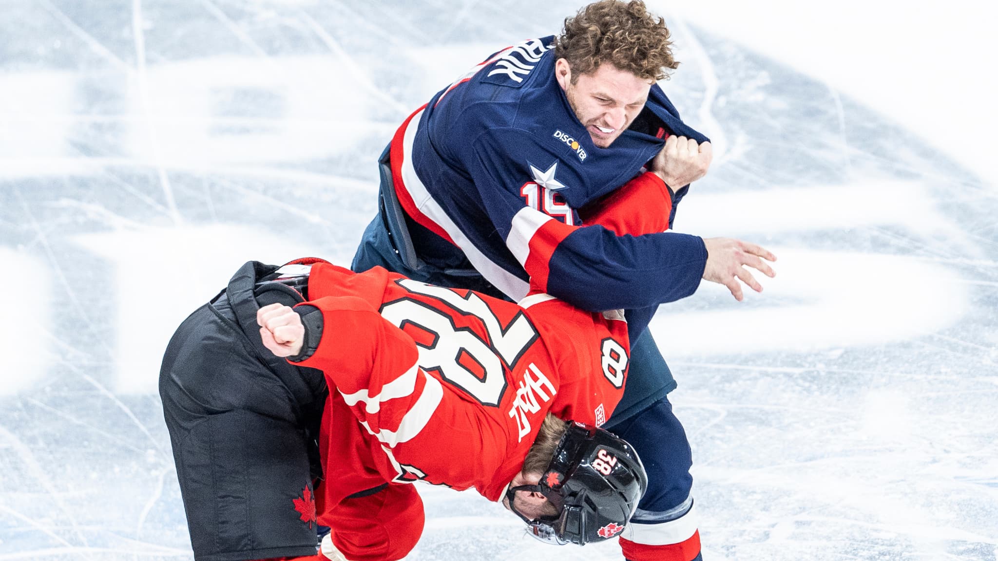 La bagarre entre Brandon Hagel et Matthew Tkachuk lors de Canada-Etats-Unis en hockey sur glace, le 15 février 2025 La bagarre entre Brandon Hagel et Matthew Tkachuk lors de Canada-Etats-Unis en hockey sur glace, le 15 février 2025