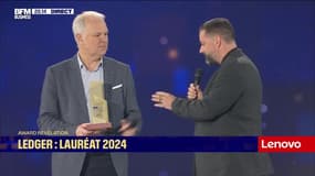 Lauréat du prix de la révélation de ces 20 dernières années : Éric Lallier, président de Lenovo, remet le prix à Pascal Gauthier, président-directeur général de Ledger