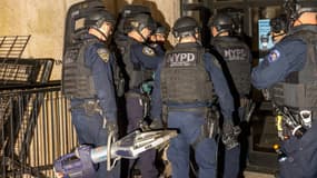La police de New-York à l'université Columbia le 30 avril 2024 
