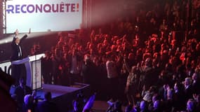 Le candidat Reconquête! à la présidentielle Eric Zemmour en meeting au Palais des Victoires à Cannes, le 22 janvier 2022.