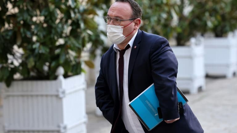 Damien Abad à Paris le 25 février 2022.
