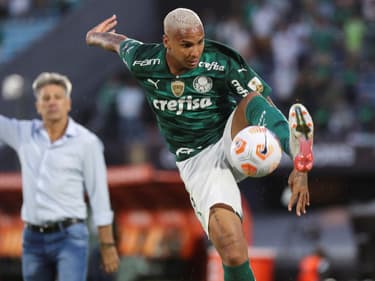Rencontre riche en émotions pour Deyverson, en finale de la Copa Libertadores.