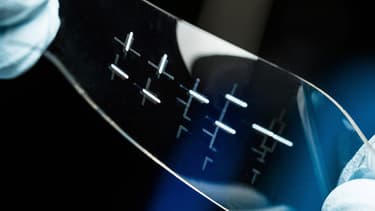 Ce circuit imprimé étirable est fabriqué avec une imprimante à jets d'encre.