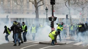 Des heurts ont éclaté Place de la République à Paris
