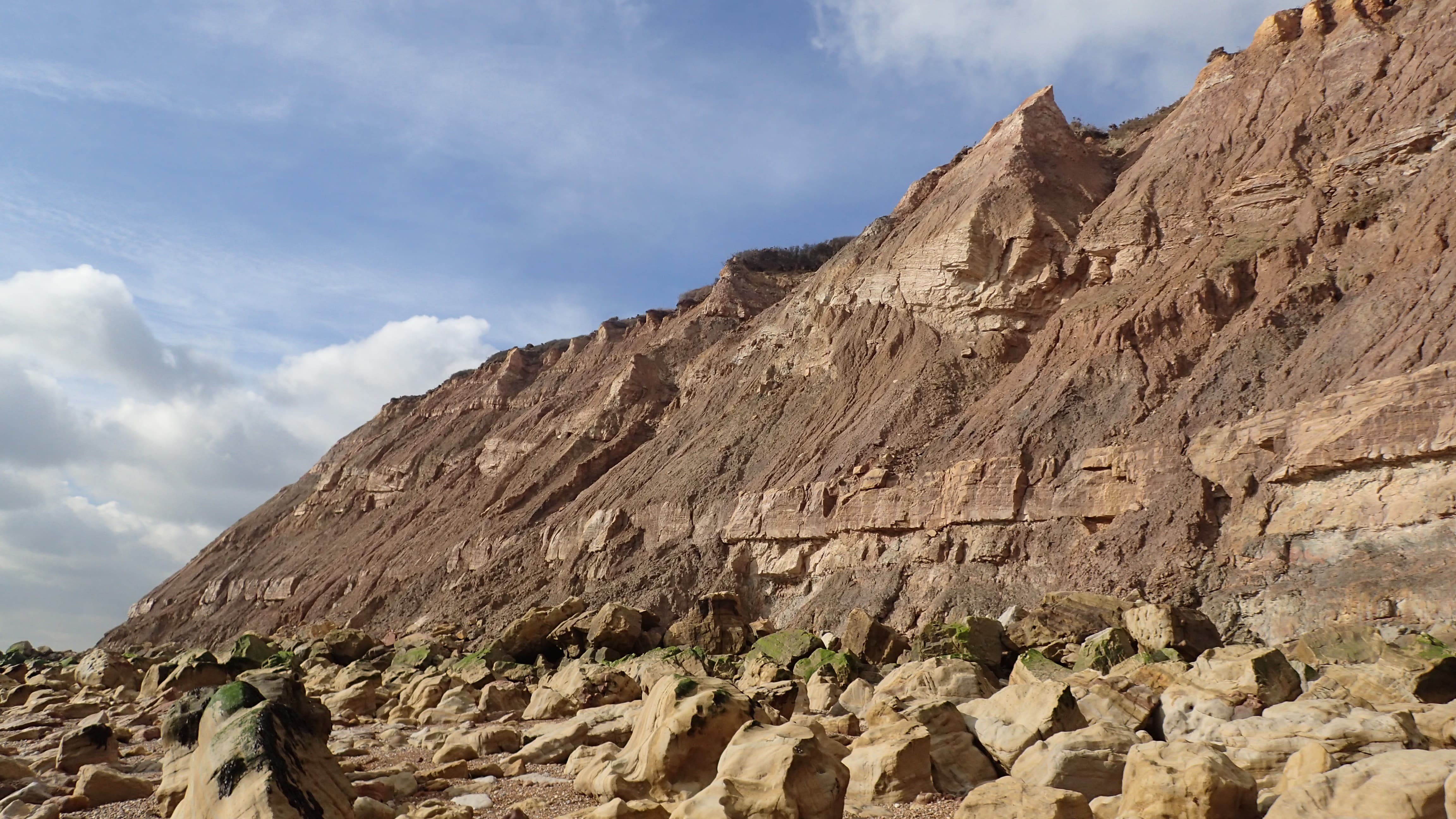 Vue des falaises près de Hastings, où les empreintes ont été découvertes. 