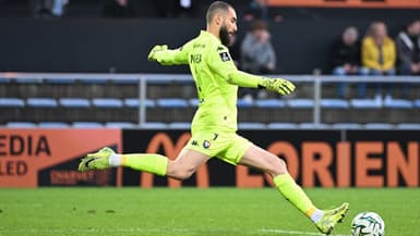 Anthony Mandrea lors du match de Ligue 2 Lorient-Caen le 26 avril 2025.