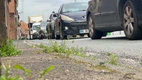 Une file interminable de voitures traverse Camphin-en-Carambault dans le Nord. (Photo d'illustration)
