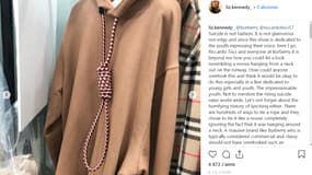 Dans son post sur Instagram, la mannequin Liz Kennedy publie des photos du sweat de la discorde. 