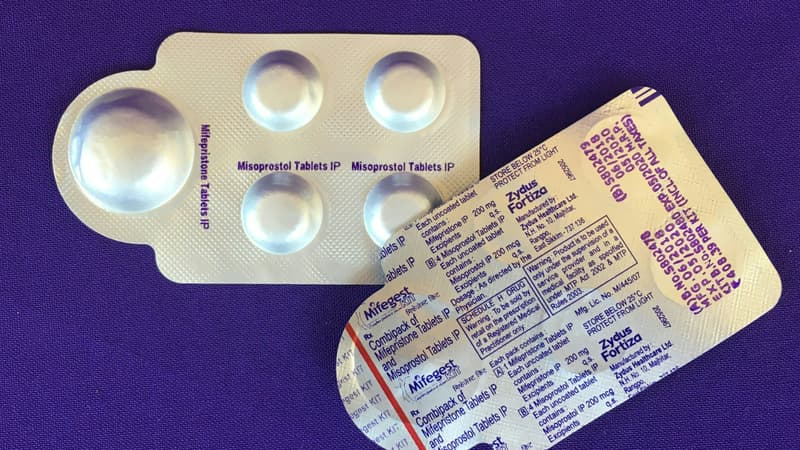 La Cour suprême des États-Unis maintient pour l'instant l'accès à la pilule abortive