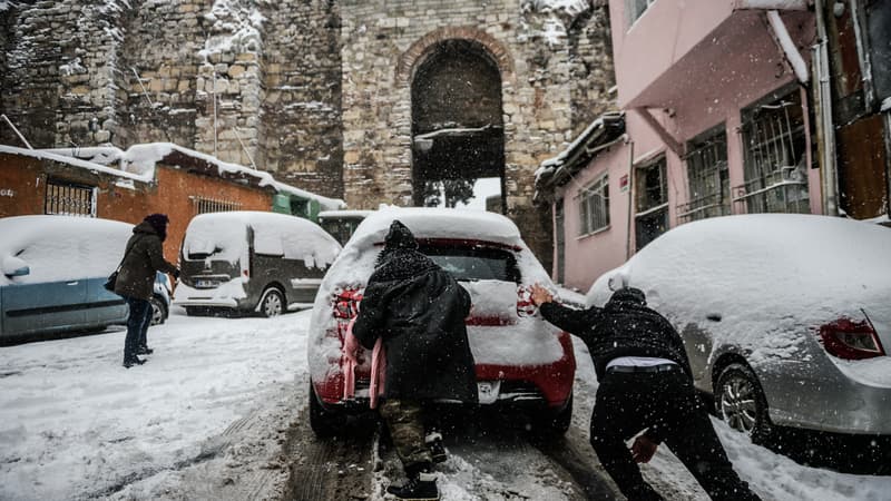Plus de 300 vols au départ et à destination d'Istanbul ont été annulés jeudi en raison des fortes chutes de neige qui ont touché pendant la nuit la plus grande ville de Turquie - Jeudi 31 décembre 2015 - Photo d'illustration