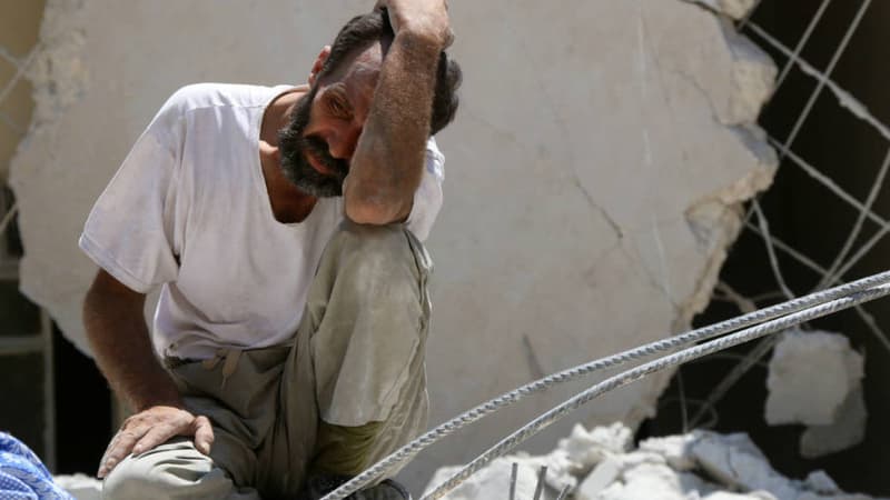 Pour le médécin Raphaël Pitti, une substance mortelle aurait été ajoutée au chlore lors de l'attaque chimique présumée samedi en Syrie.