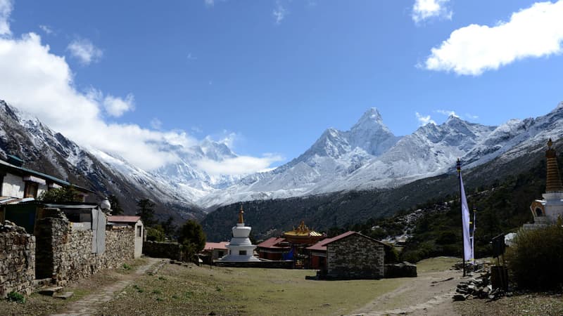 Une vue d'ensemble du mont Everest depuis Tengboche, à environ 300 kilomètres au nord de Katmandou, au Népal le 4 mai 2017. (Photo d'illustration)