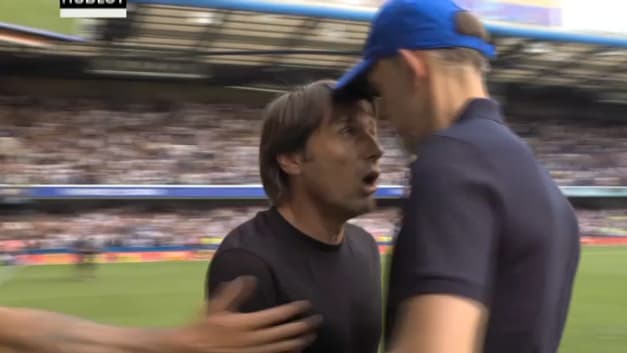 Antonio Conte et Thomas Tuchel se chauffent à la fin de Chelsea-Tottenham, le 14 août 2022