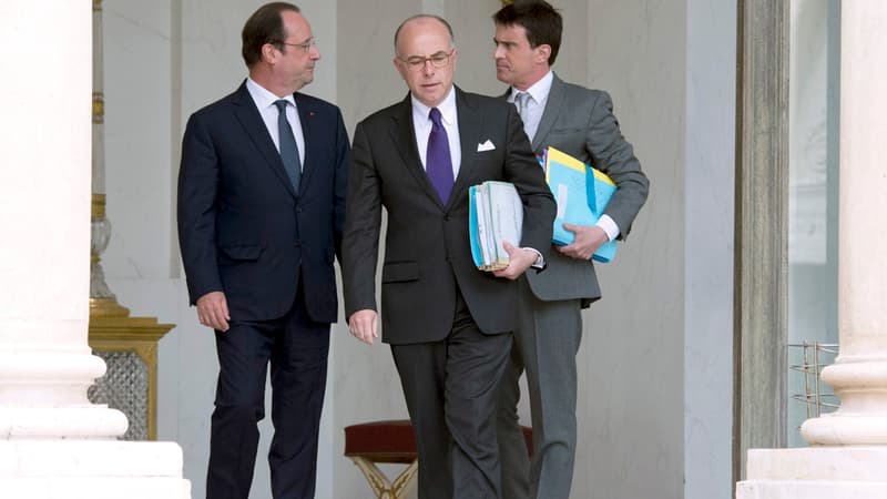 François Hollande, Bernard Cazeneuve et Manuel Valls à la sortie du conseil des ministres le 3 juin 2014.