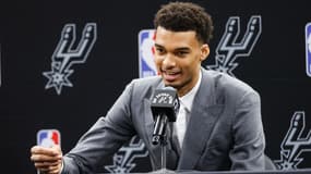 Victor Wembanyama introduit par les Spurs de San Antonio en conférence de presse, le 24 juin 2023