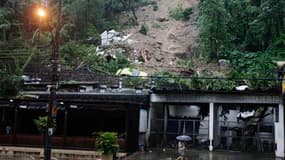 Des inondations et des glissements de terrain provoqués par des pluies torrentielles ont fait au moins 95 morts à Rio de Janeiro et dans sa région, paralysant les transports et les activités commerciales. /Photo prise le 6 avril 2010/REUTERS/Bruno Domingo