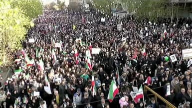 Une image tirée d'une vidéo diffusée par Iran Press le 12 janvier 2026 montre des manifestants pro-gouvernementaux rassemblés sur la place Enghelab (Révolution) dans le centre de Téhéran (Iran) pour manifester leur soutien à la République islamique.