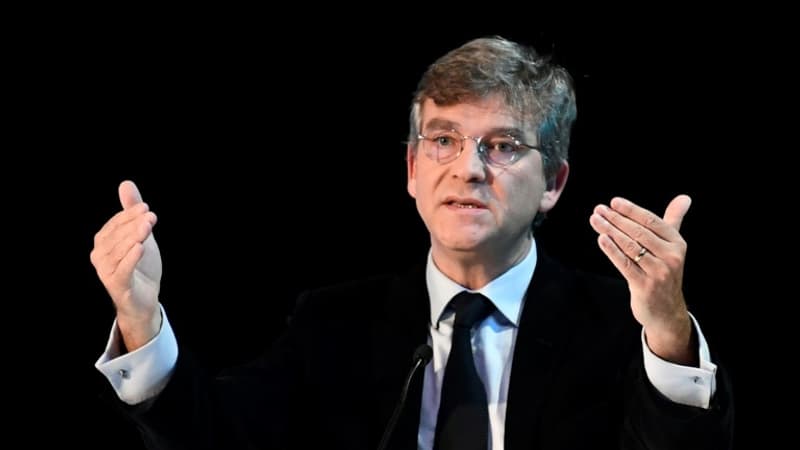 Présidentielle: Montebourg "prêt à offrir" sa candidature "à un candidat commun" à gauche