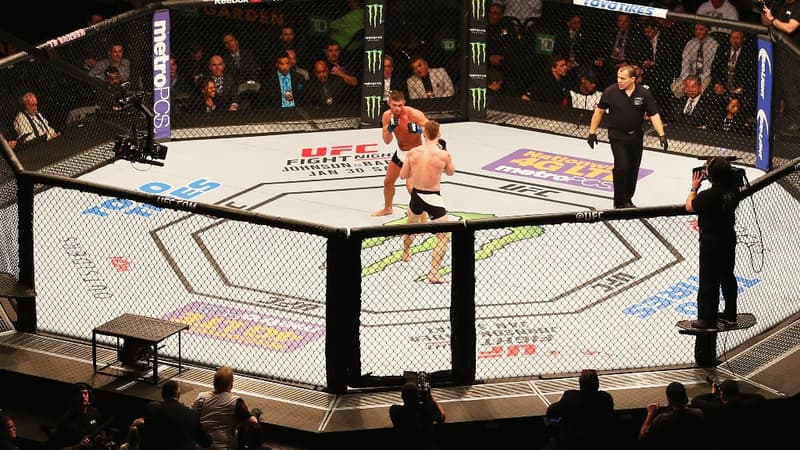 Un ring de MMA (arts martiaux mixtes)