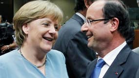 François Hollande, Angela Merkel et leurs partenaires ont posé mercredi soir les jalons d'une relance par la croissance de l'Union européenne. Mais le président français s'est heurté comme prévu à l'opposition allemande sur les "eurobonds". /Photo prise l