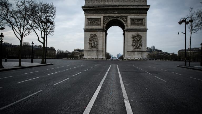 Les Champs-Elysées vide lors du premier confinement le 17 mars 2021