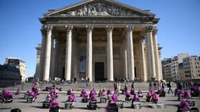 Le collectif #NousToutes s'est mobilisé dimanche à Paris pour dénoncer le 101ème féminicide de l'année en France.