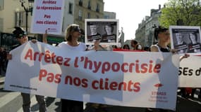 Une manifestation à Paris le 8 avril 2017 contre la loi pénalisant les clients des prostituées
