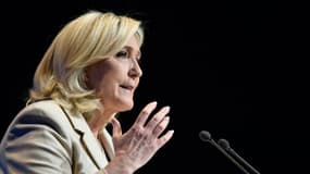 La candidate du Rassemblement national Marine Le Pen lors d'un discours de campagne à Stiring-Wendel (Moselle), le 1er avril 2022
