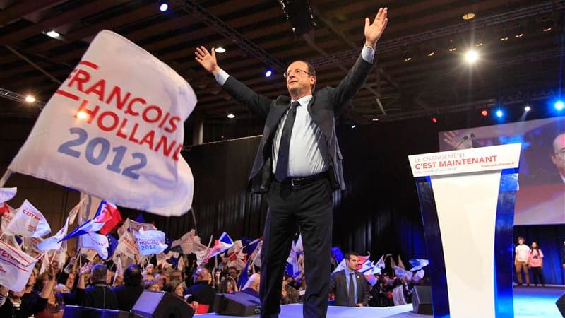 A quatre jours du premier tour de l'élection présidentielle, François Hollande reste solidement installé dans le fauteuil de favori face à un Nicolas Sarkozy qui cherche une improbable parade. /Photo prise le 17 avril 2012/REUTERS/Pascal Rossignol