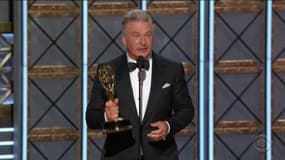 "M. le président, ceci est votre Emmy" Baldwin dédie sa statuette à Trump