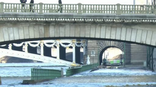 Dans différentes zones de Paris les quais sont désormais totalement inaccessibles.