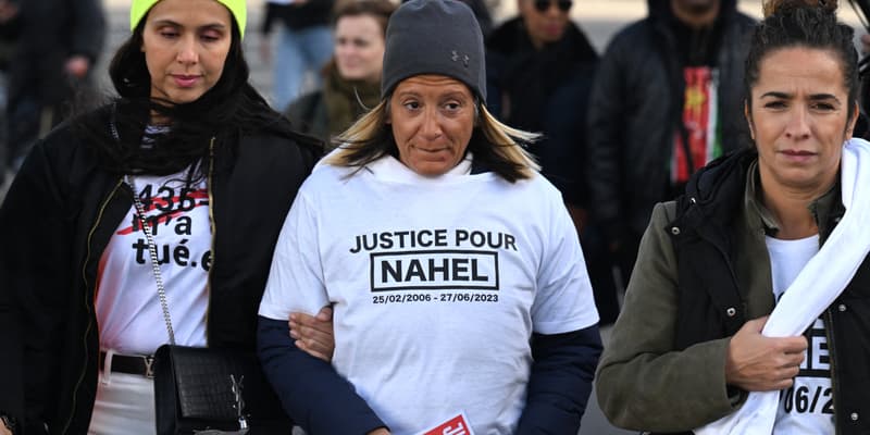 Mounia Merzouk, la mère de Nahel, adolescent de 17 ans tué par un policier en juin, manifeste après la libération de ce dernier, à Nanterre, le 19 novembre 2023. 