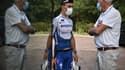 Julian Alaphilippe en grande discussion avec son directeur sportif