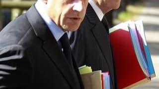 Les cotes de popularité de Nicolas Sarkozy et François Fillon sont en baisse de un et deux points respectivement à 24% et à 33% dans le dernier baromètre TNS Sofres Logica pour le Figaro Magazine. /Photo prise le 1er août 2011/REUTERS/Eric Gaillard