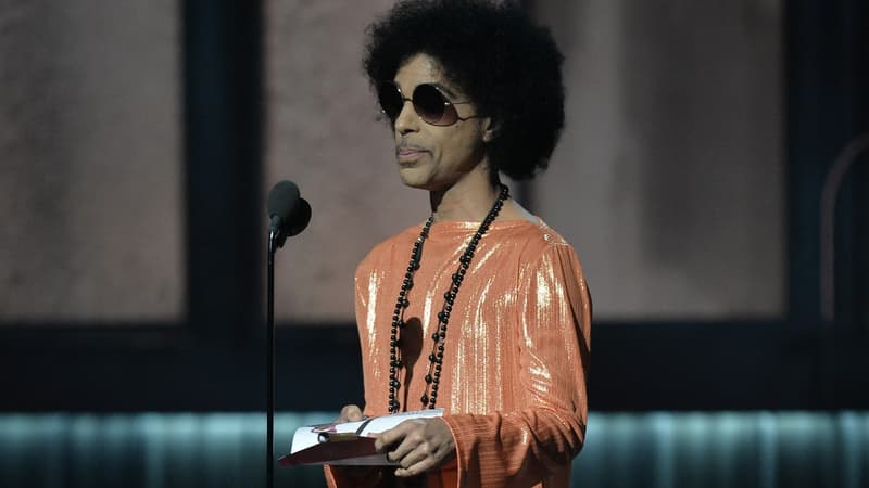 Prince lors de la cérémonie des Grammy Awards en février 2015 à Los Angeles.