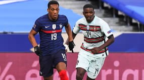 Anthony Martial devant William Carvalho, le 11 octobre 2020