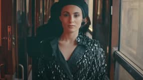 Barbara Pravi dans le clip "Voilà"