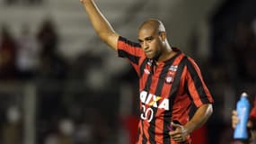 Adriano, à Curitiba le 13 février 2014
