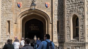 Des touristes devant la Tour de Londres, le 6 avril 2017. (Photo d'archive)