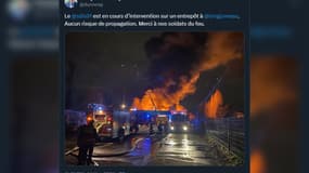 Un impressionnant incendie est en cours ce mercredi 14 février 2024 dans un entrepôt à Longjumeau (Essonne)