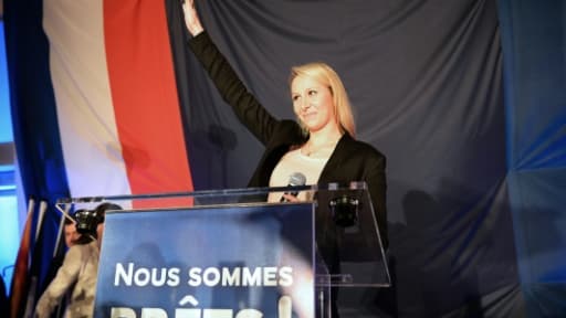 Marion Maréchal Le Pen fait un discours le 6 décembre 2015 au Pontet après l'annonce des résultats qui la place en tête avec 41% des voix en Paca
