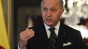 Le ministre des Affaires étrangères français Laurent Fabius a démenti lundi détenir un compte bancaire en Suisse, comme l'évoque dans son édition du 8 avril le journal Libération, parlant d'une "rumeur" qui fera l'objet de poursuites judiciaires. /Photo p