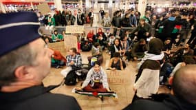 Manifestation de militants pro-palestiniens à l'aéroport Zaventem de Bruxelles. Les autorités israéliennes se sont préparées à l'arrivée possible ce dimanche de plusieurs centaines de militants pro-palestiniens européens dans le cadre d'une opération bapt