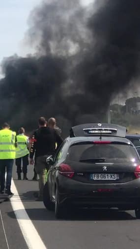 Camion en feu sur l'A9 - Témoins BFMTV