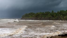 L'archipel antillais de la Guadeloupe est confiné jusqu'à nouvel ordre après le déclenchement de l'alerte violette cyclone sous la menace de l'ouragan Tammy.